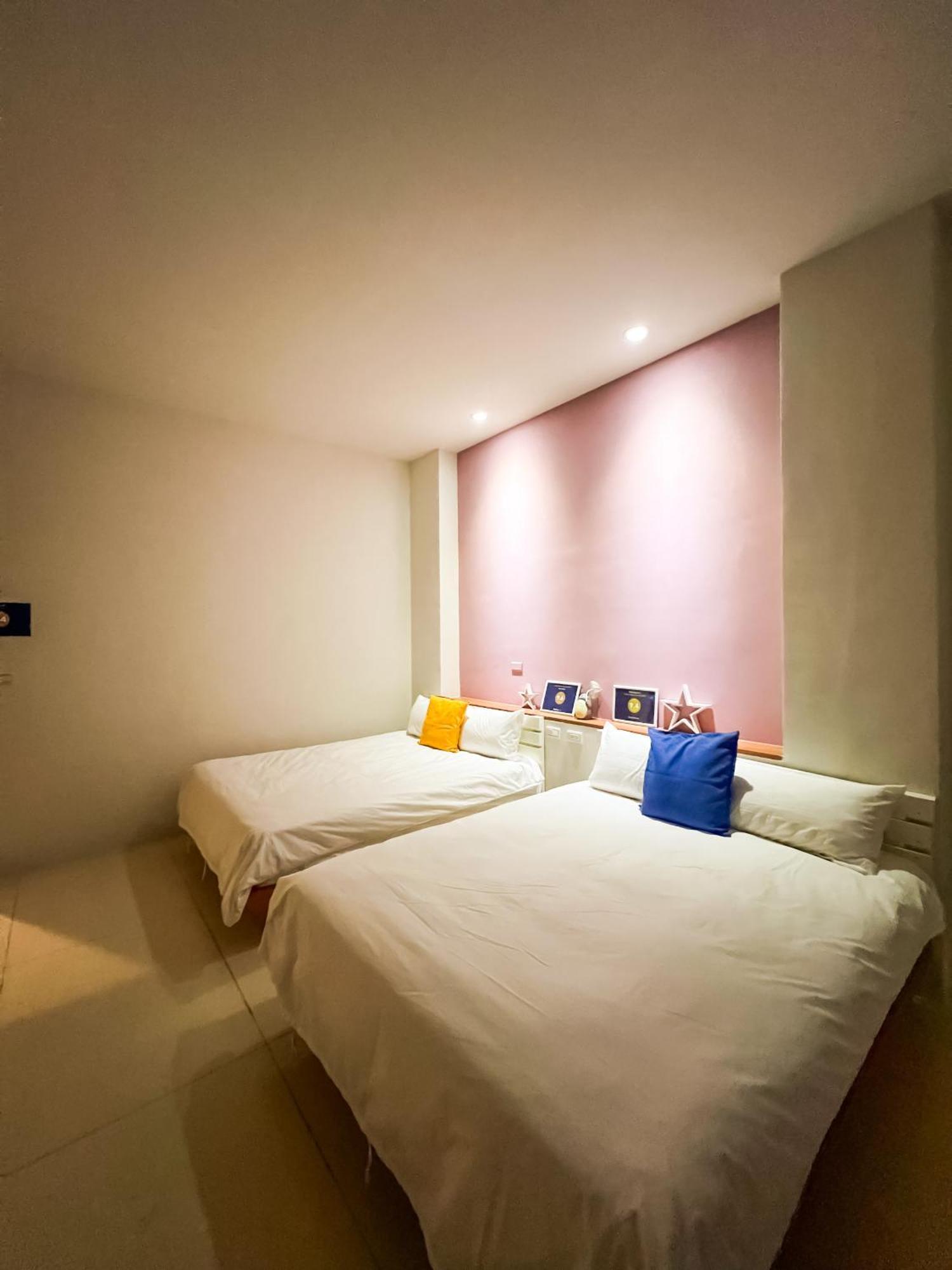 Zhuji Hostel Donggang Exteriör bild